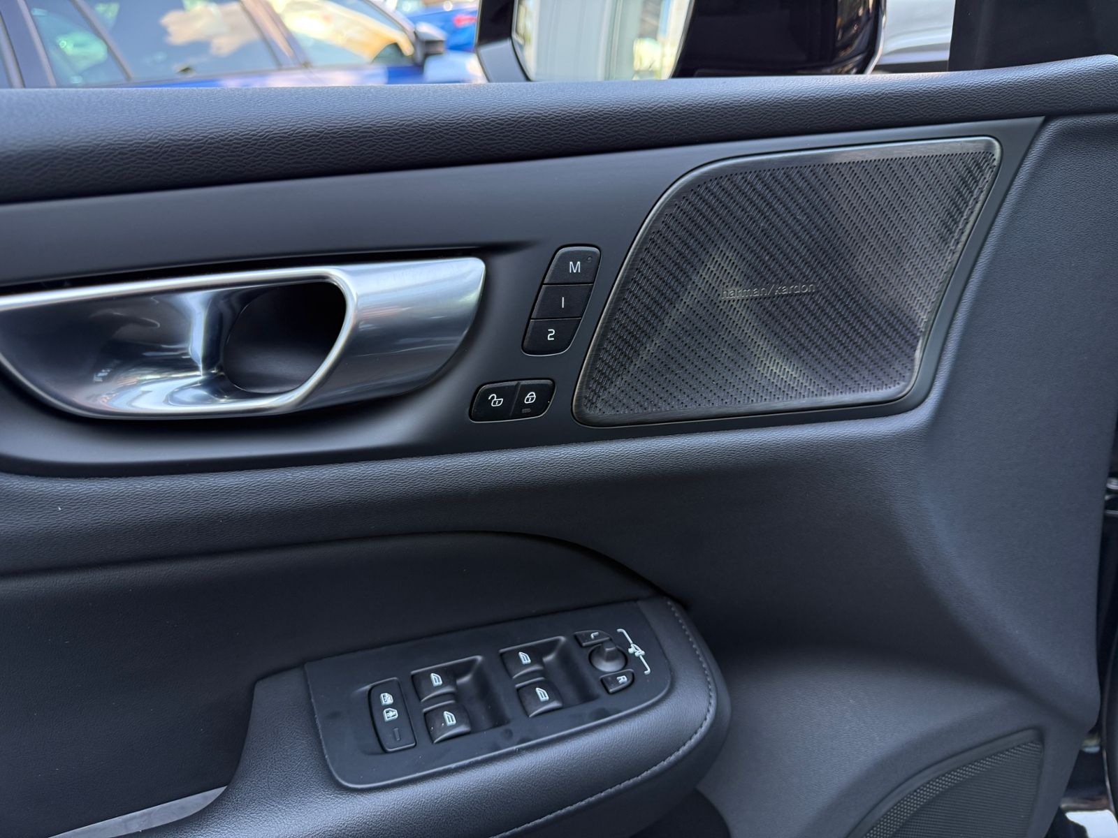 Fahrzeugabbildung Volvo S60 Lim. Plus Dark PANO H/K LED 20"