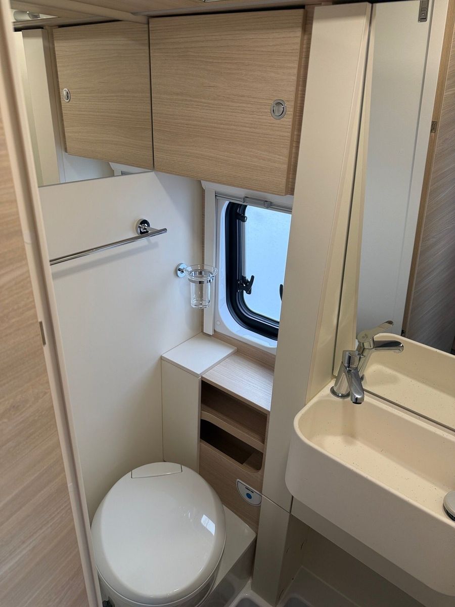 Fahrzeugabbildung Eura Mobil Van V 635 HB 6KW Heizung, Radio DAB, RFK