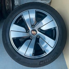 صورة 7 لـ 2020 Porsche TAYCAN