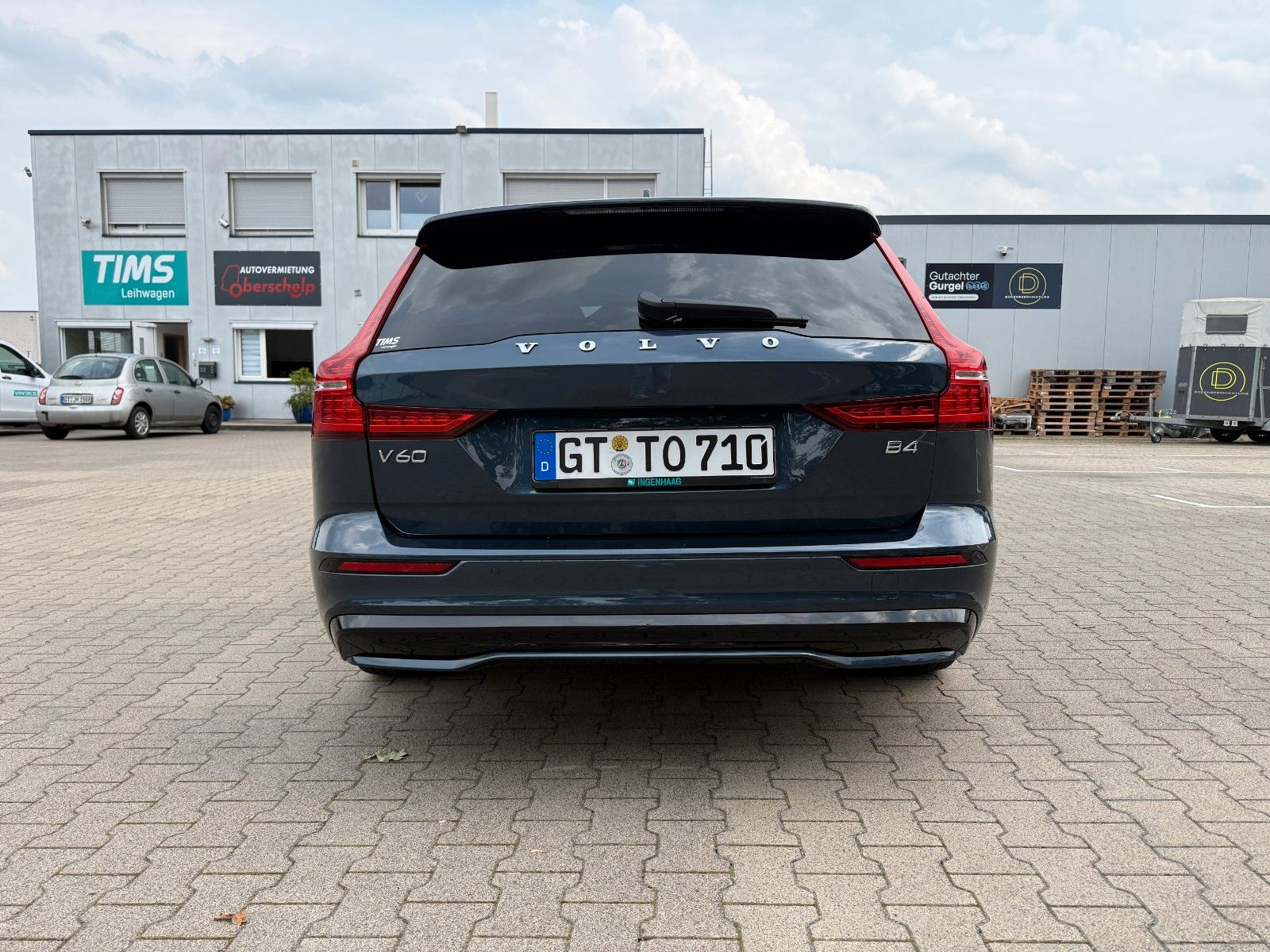 Fahrzeugabbildung Volvo V 60 Kombi Plus Dark