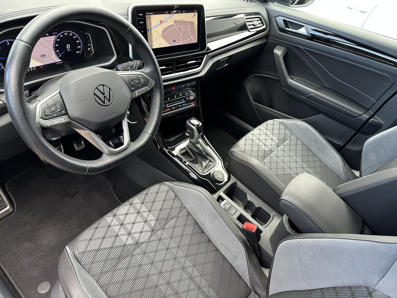 Fahrzeugabbildung Volkswagen T-Roc 2.0 TDI R-Line 4Motion NAV+LED+V-COCK+KAM
