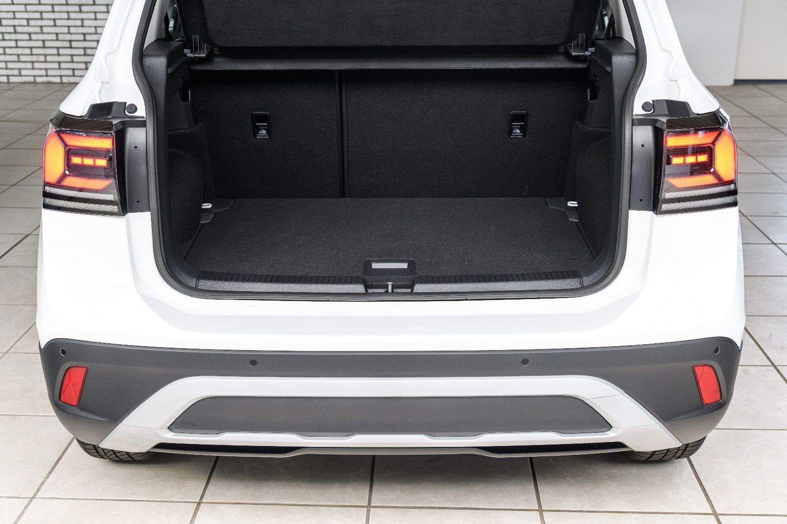Fahrzeugabbildung Volkswagen T-Cross 1.0 TSI 85 kW Life +LED +ACC +Allwetter
