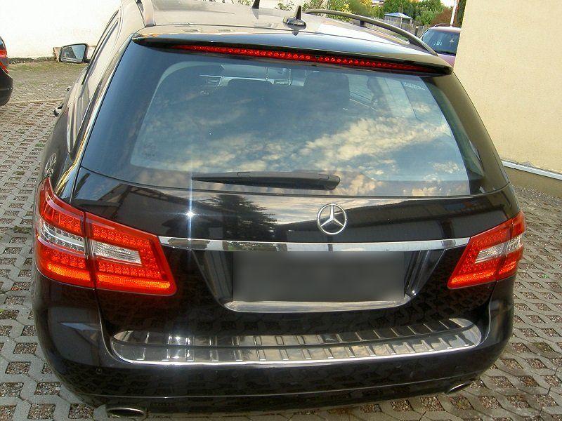 Mercedes-Benz E200 2011 — вигляд ззаду