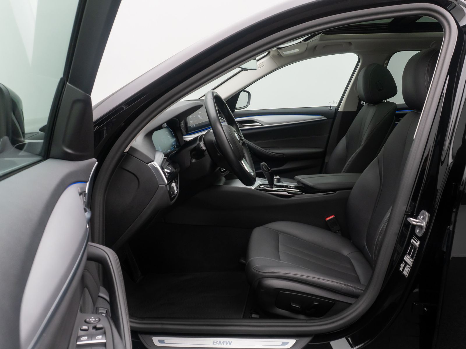 Fahrzeugabbildung BMW 520d ACC 360&deg;HUD DAB Panorama 4xKlima Komfort