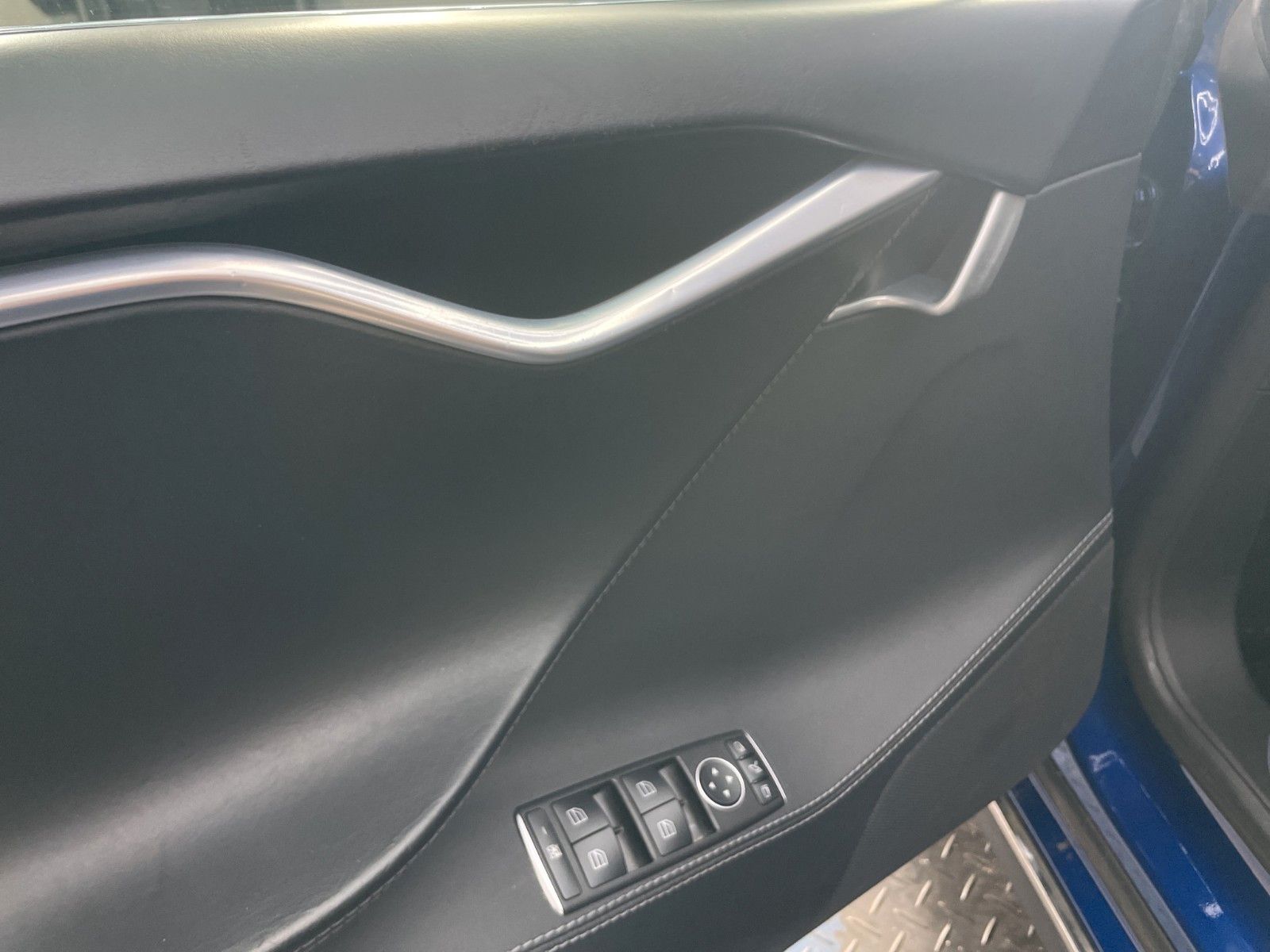 Fahrzeugabbildung Tesla Model S Dual*Xenon*ACC*CarPlay*Wlan*Pano*Ambient