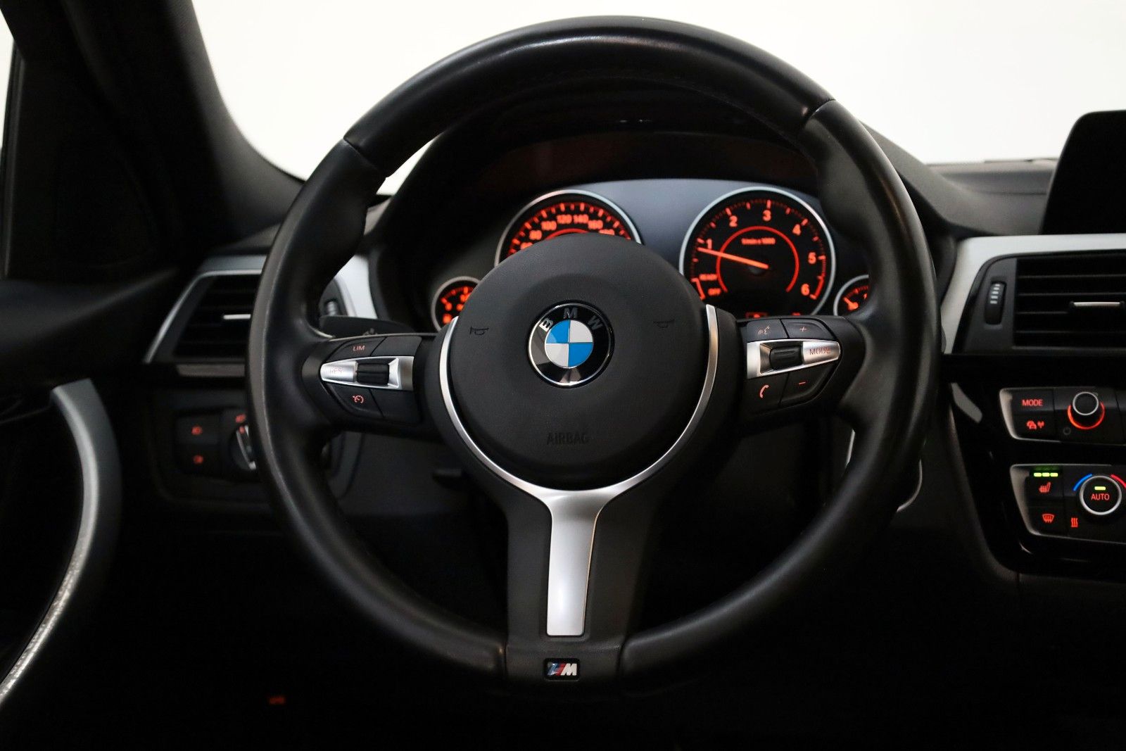 Fahrzeugabbildung BMW 320d Touring M Sport Leder,Navi,LED,SH,PDC,SR+WR