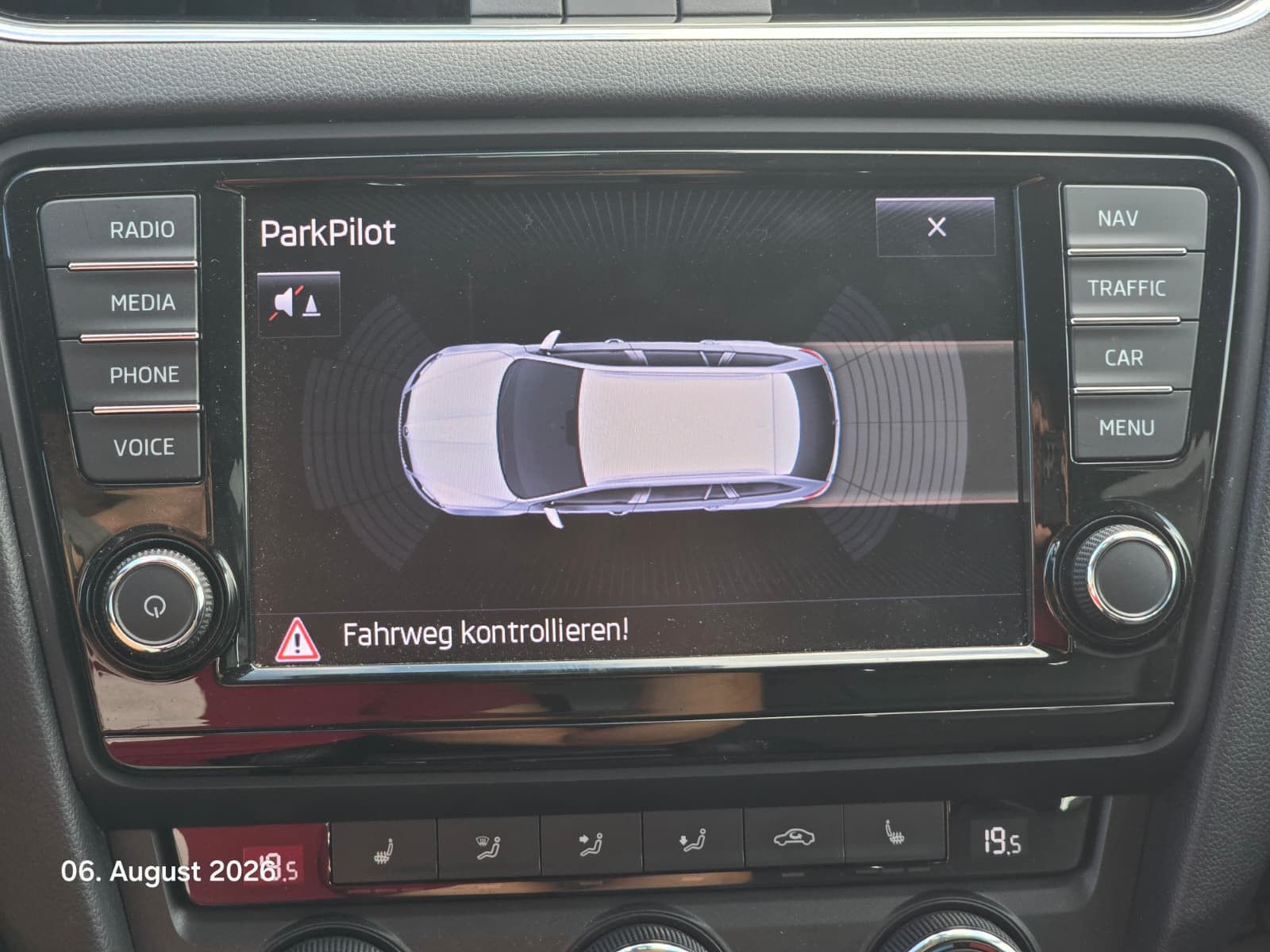 Fahrzeugabbildung SKODA Octavia 2.0 TDI Elegance 4x4 AHK*TEMP*DAB*18"PDC