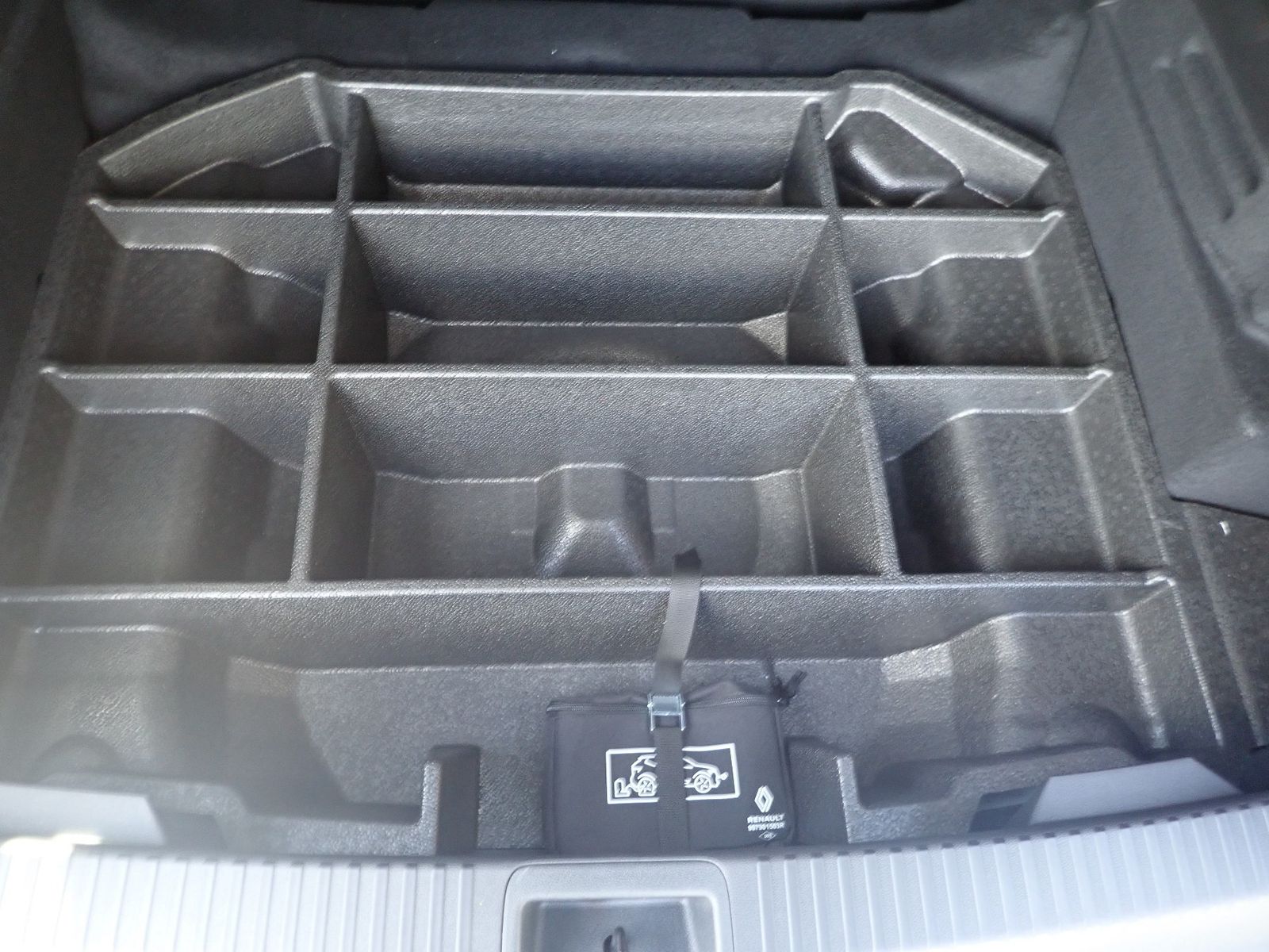 Fahrzeugabbildung Renault Espace 6 Esprit Alpine Full Hybrid E-Tech 200 5-