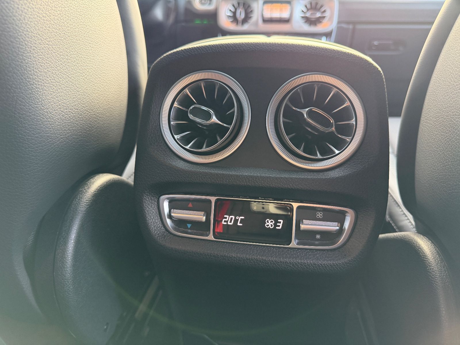 Fahrzeugabbildung Mercedes-Benz G 63 AMG MEMO*BURMESTER*SDACH*ACC*LED*SBELÜFTUNG