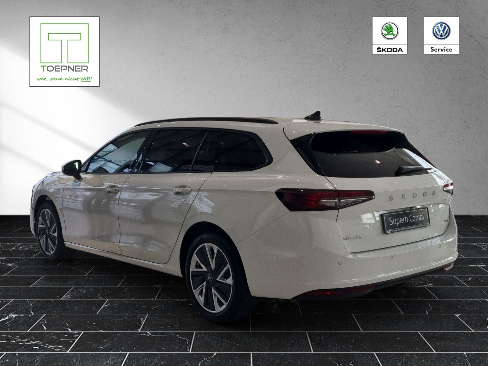 Fahrzeugabbildung SKODA Superb Combi Selection 2.0 TDI 142kW/193PS 4x4