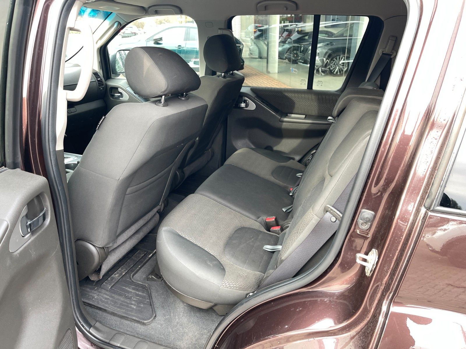 Fahrzeugabbildung Nissan Pathfinder 2.5 dCi SE