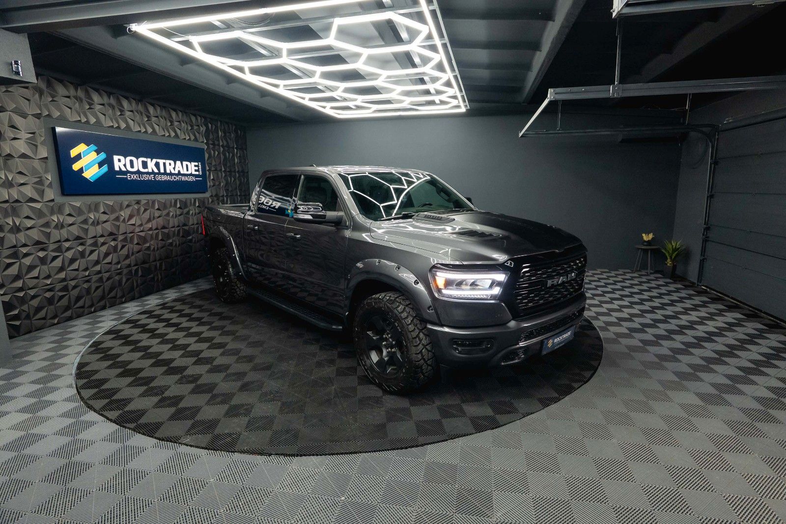 Fahrzeugabbildung Dodge RAM 5.7 V8 HEMI 4x4 NIGHT LARAMIE *RAM BOX*LED*