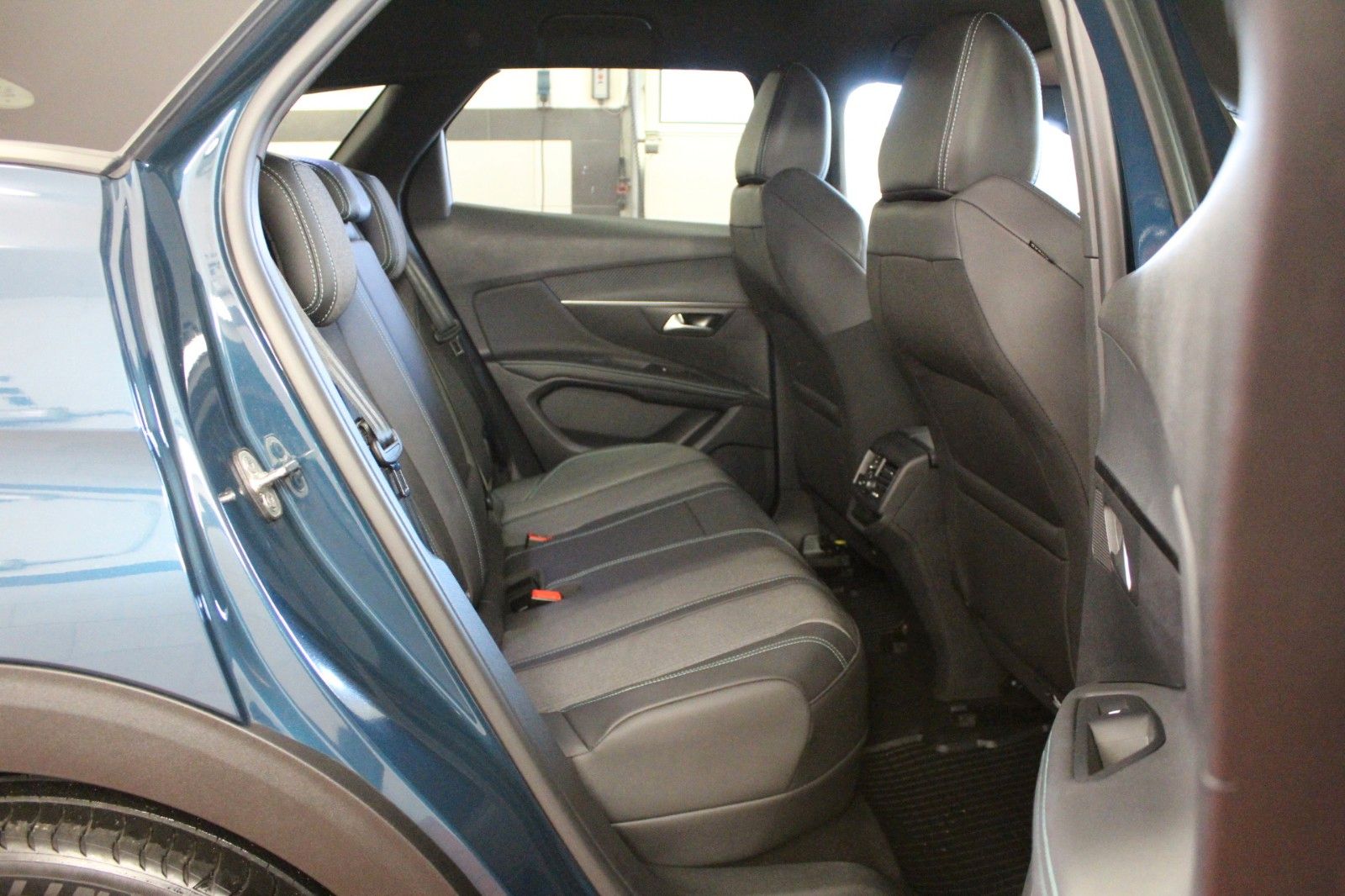 Fahrzeugabbildung Peugeot 3008 Plug-In Hybrid 225 e-EAT8 Allure Pack