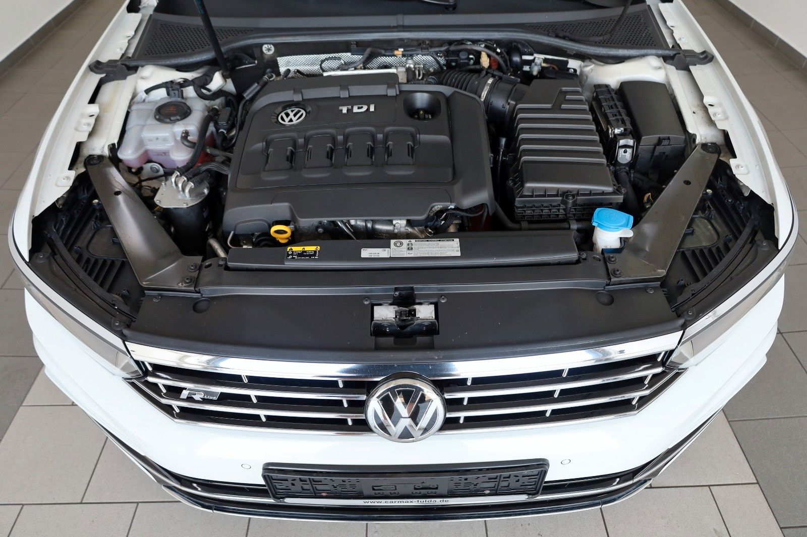 Fahrzeugabbildung Volkswagen Passat Variant R-line 4M,Navi,Kamera,ACC,AHK +WR