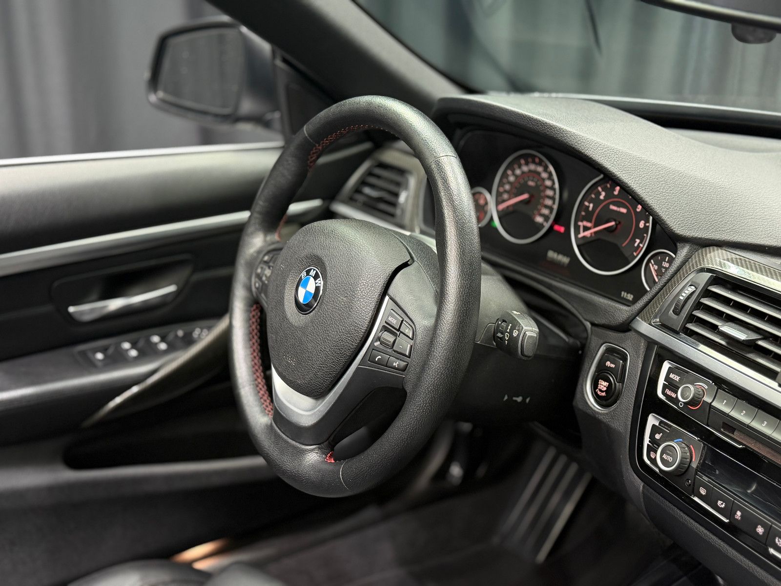 Fahrzeugabbildung BMW 428I Cabrio xDrive|M-Paket|LEDER|HIFI|KAMERA