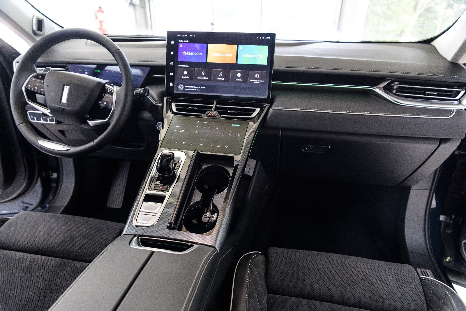 Fahrzeugabbildung GWM Wey 05 2.0 PHEV LUXURY 4WD Sitzpaket