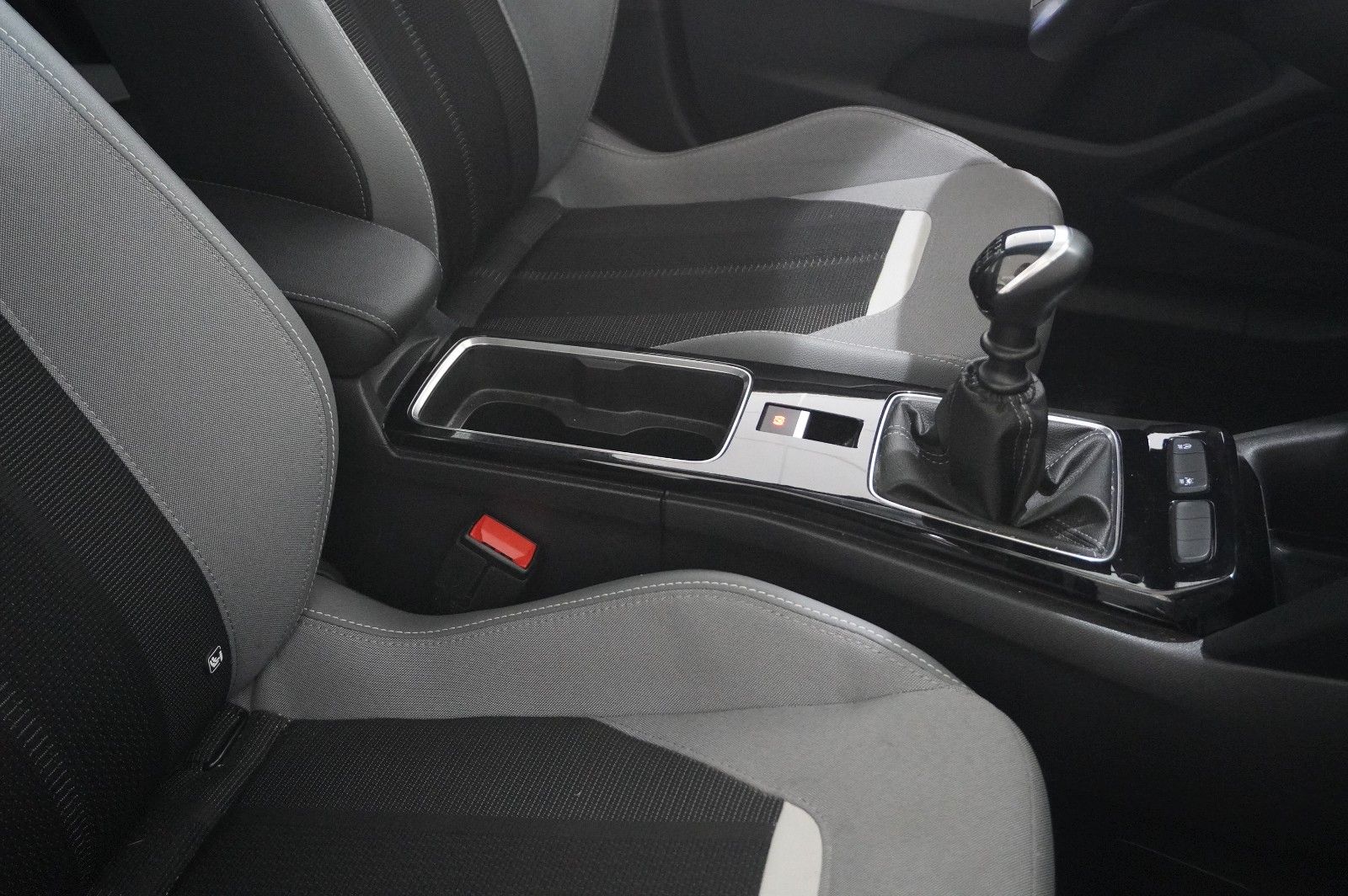 Fahrzeugabbildung Opel Mokka ELEGANCE 1.2T NAVI/LED/KAMERA/SPORT/SH/DAB