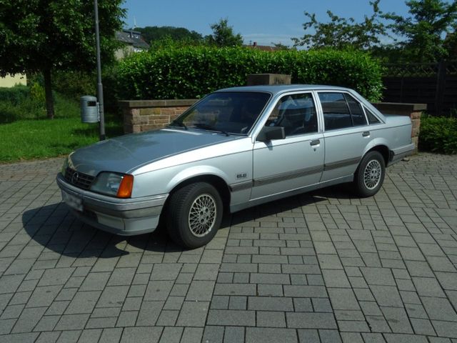 Opel Rekord E 2,2 Servo, Schiebedach, AHK,...