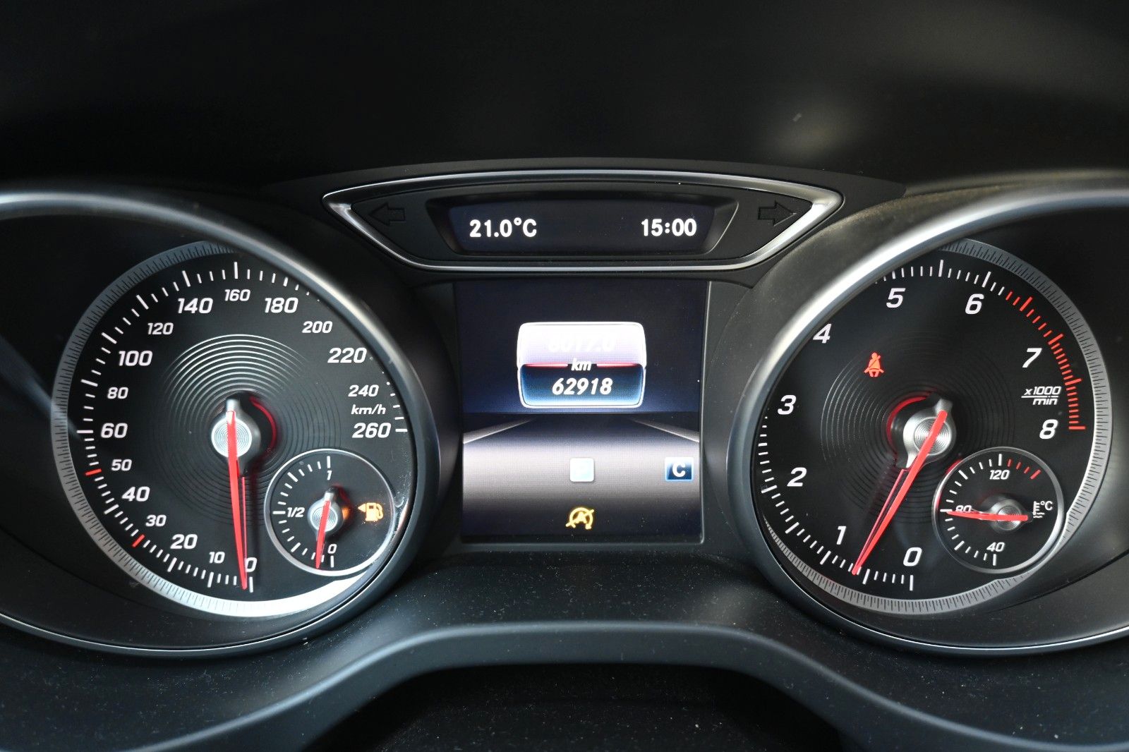 Fahrzeugabbildung Mercedes-Benz GLA 180 Schalter Urban*Navi*RFK*AHK