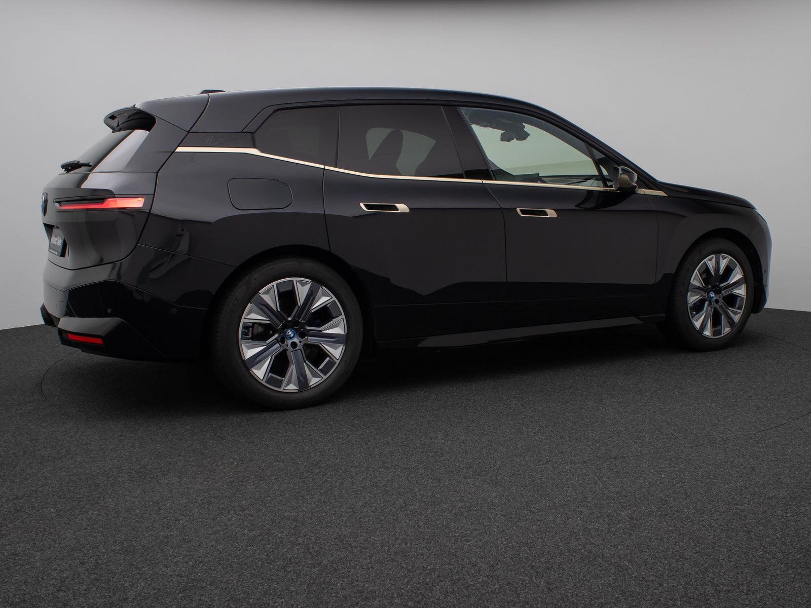 Fahrzeugabbildung BMW iX xD50 Sport 360°H/K DAB SoftCl AHK Komfort 21"