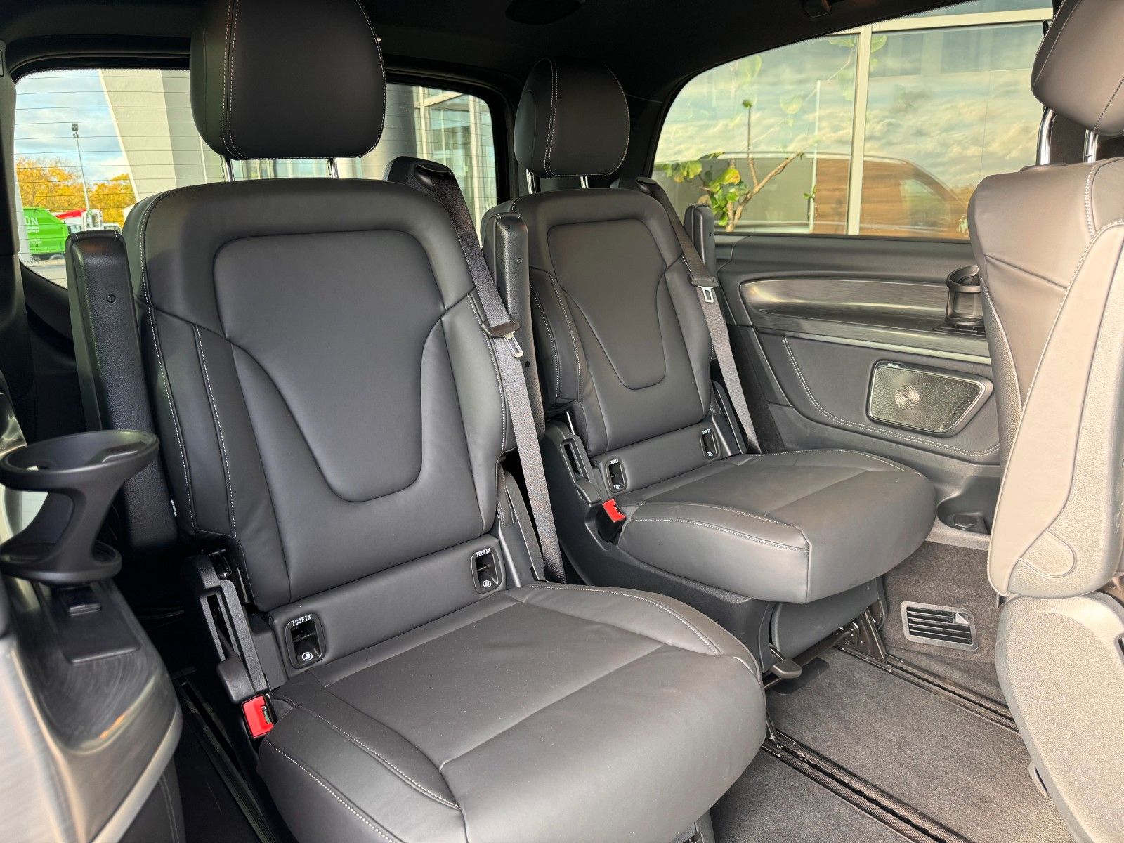 Fahrzeugabbildung Mercedes-Benz V 300 d EXCLUSIVE AIRMATIC AHK2,5 Standheiz