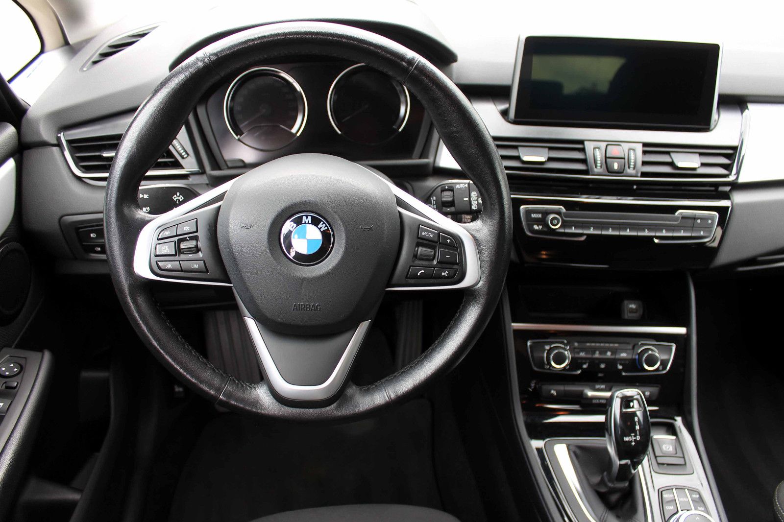 Fahrzeugabbildung BMW 216d Gran Tourer Steptr. HUD NAV ACC KAM PDC BT
