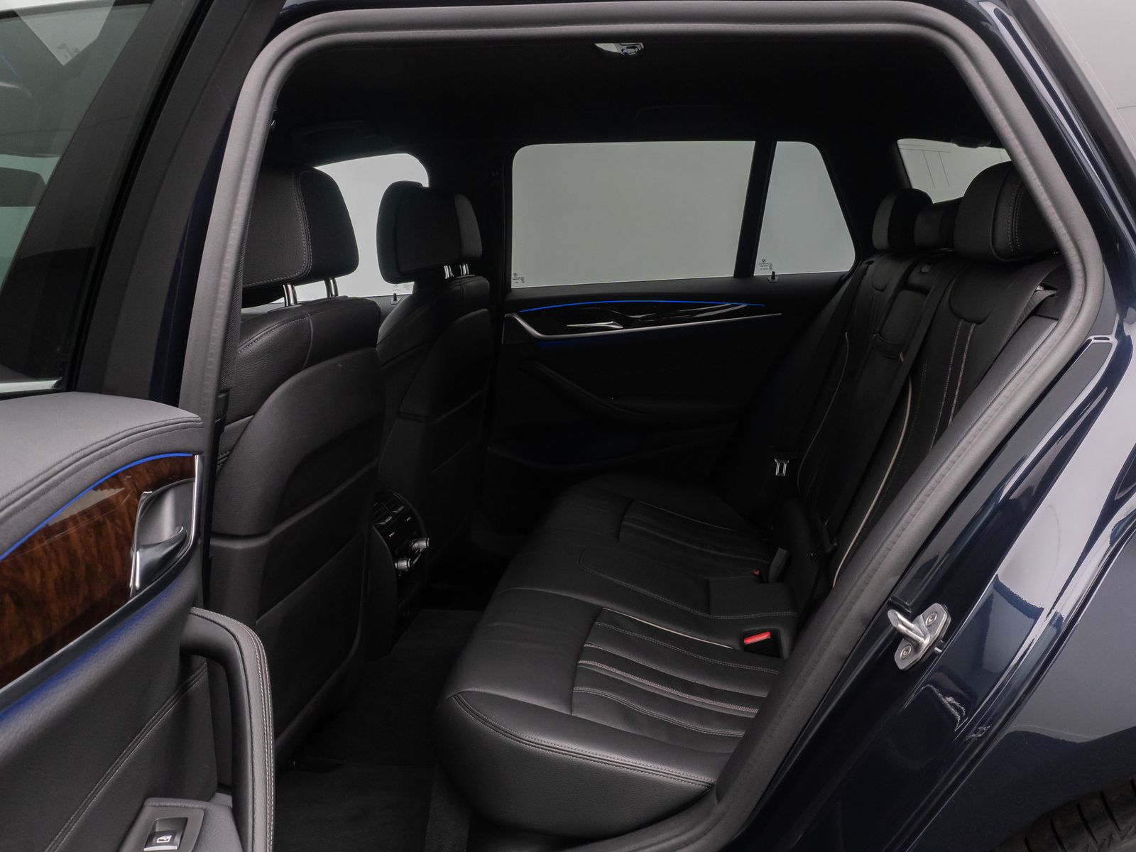 Fahrzeugabbildung BMW 540i xD LuxuryLine HUD Kamera HiFi Alarm Komfort