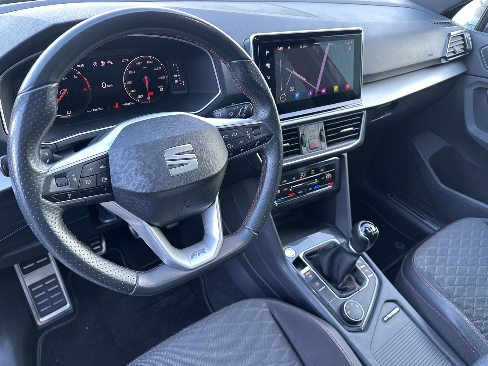 Fahrzeugabbildung SEAT Tarraco 2.0 TDI FR 7-Sitzer NAV+LED+PANO+VC+19ZO