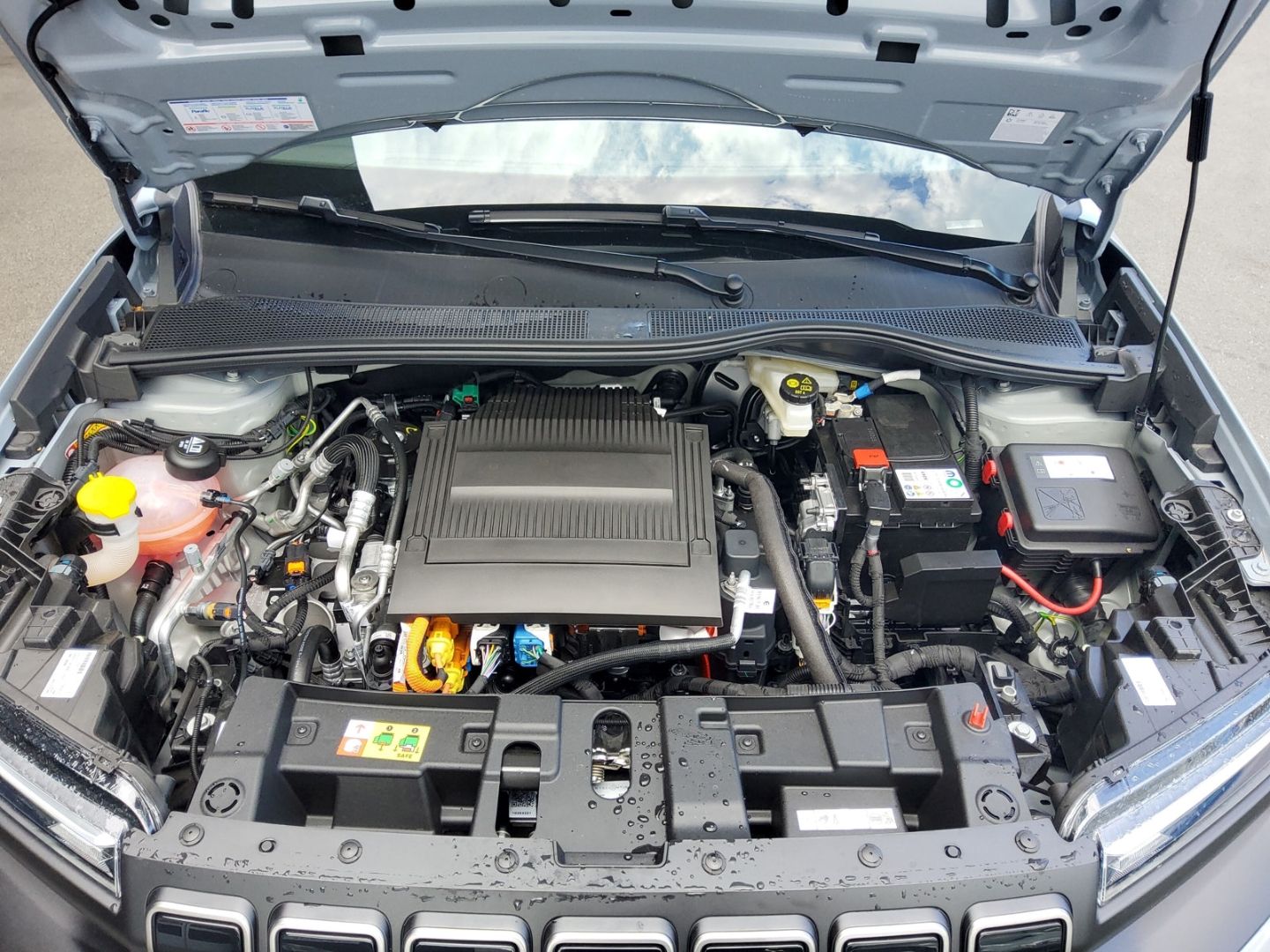 Fahrzeugabbildung Jeep Avenger Elektro Altitude, Wärmepumpe, SHZ, PDC,