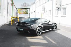 Fahrzeugabbildung Aston Martin V12 Vantage Carbon Black Edition *MwSt / Manual*