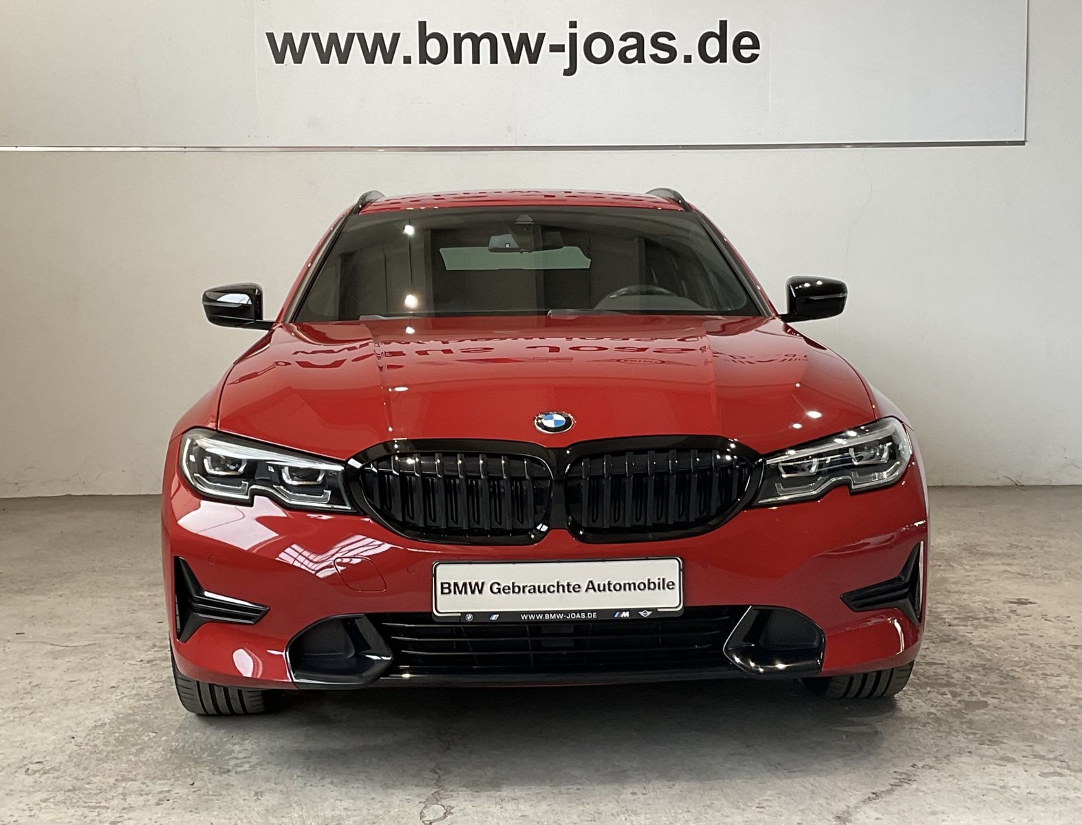 Fahrzeugabbildung BMW 320i Touring Sport Line M Lederlenkrad