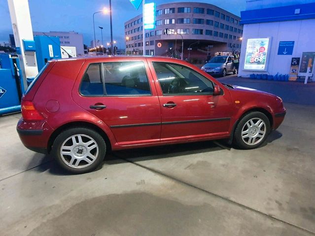 Volkswagen Golf IV (in gutem Zustand - TÜV: Bis Juli ...