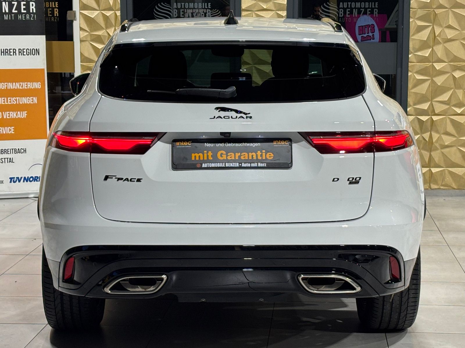 Fahrzeugabbildung Jaguar F-PACE SE AWD/D300KA;ERA/MASSAGE/APPLE/NAVI/KAM