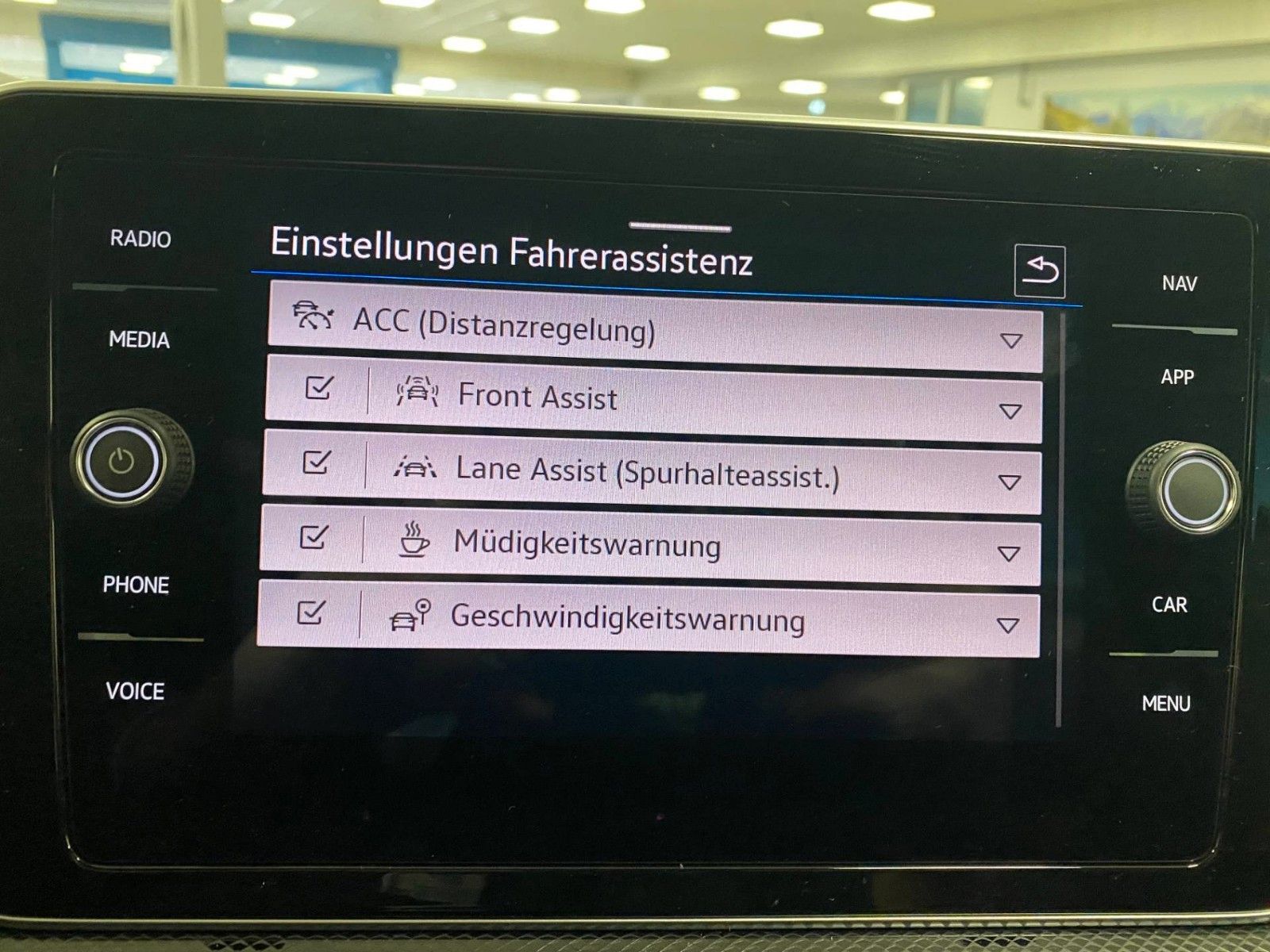 Fahrzeugabbildung Volkswagen T-Cross 1.0 TSI DSG R-Line+NAVIGATION+MATRIX+ACC