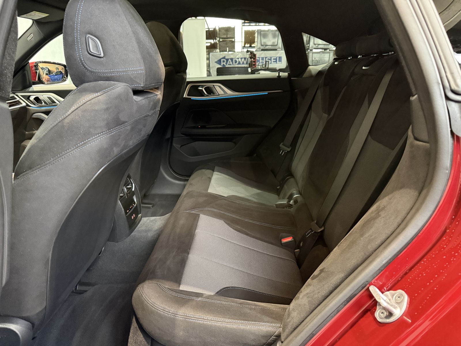 Fahrzeugabbildung BMW i4 eDrive40 M Sportpaket Driving Assistant Profe