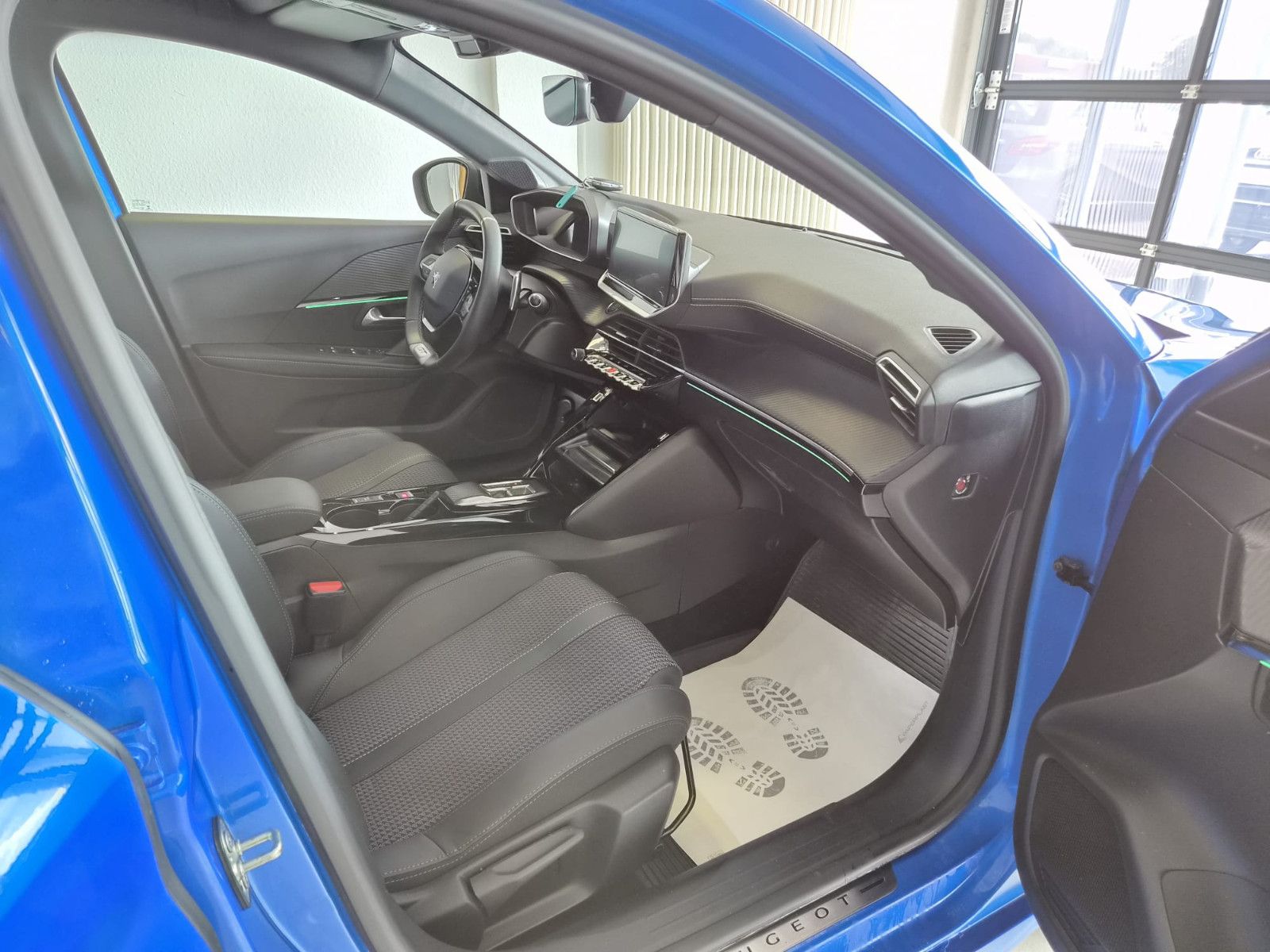 Fahrzeugabbildung Peugeot 208 GT / LED / NAVI / KAMERA / SCHECKHEFT