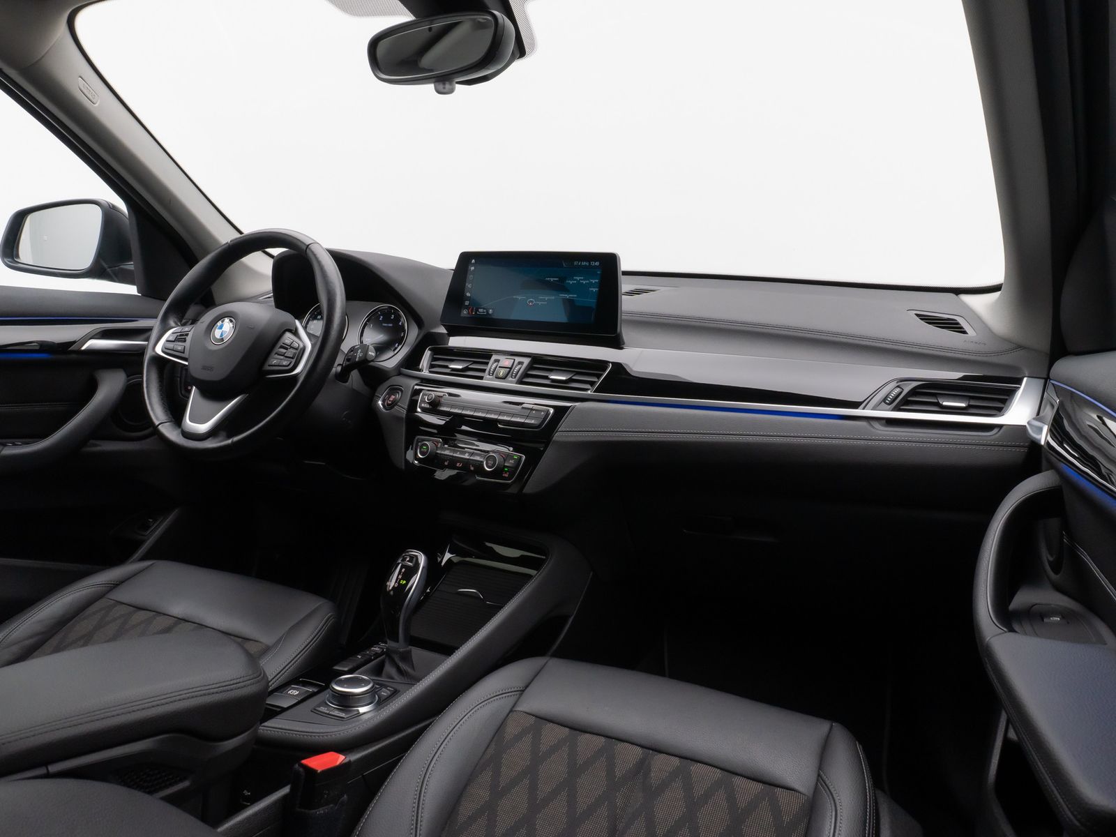 Fahrzeugabbildung BMW X1 sD18d xLine Parkassist HUD DAB Lenkrhzg Alarm