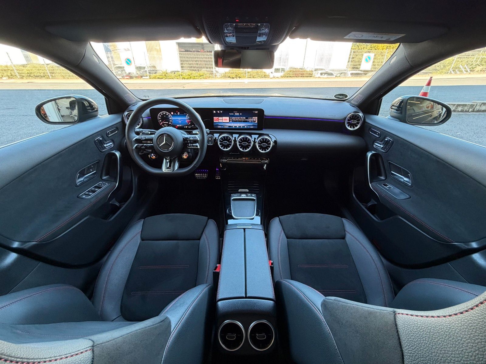 Fahrzeugabbildung Mercedes-Benz A 35 AMG 4Matic+Aero+StandH+360+MultiB+Memory