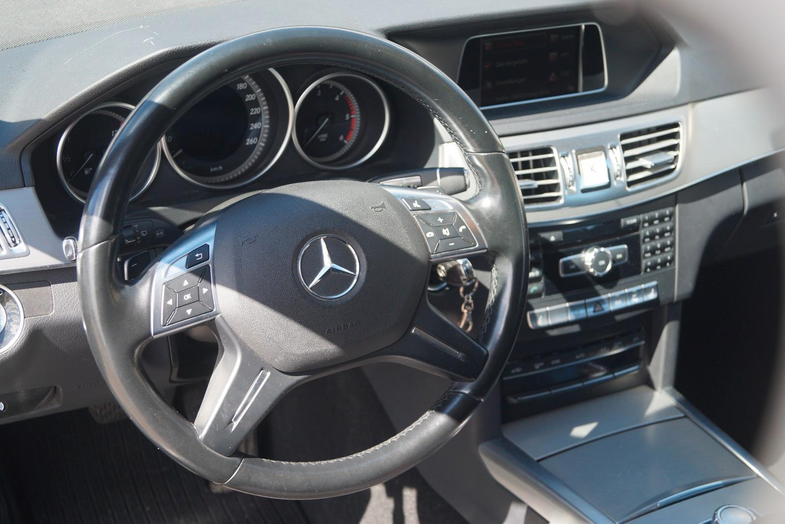 Mercedes-Benz E250 2014 — photo 19