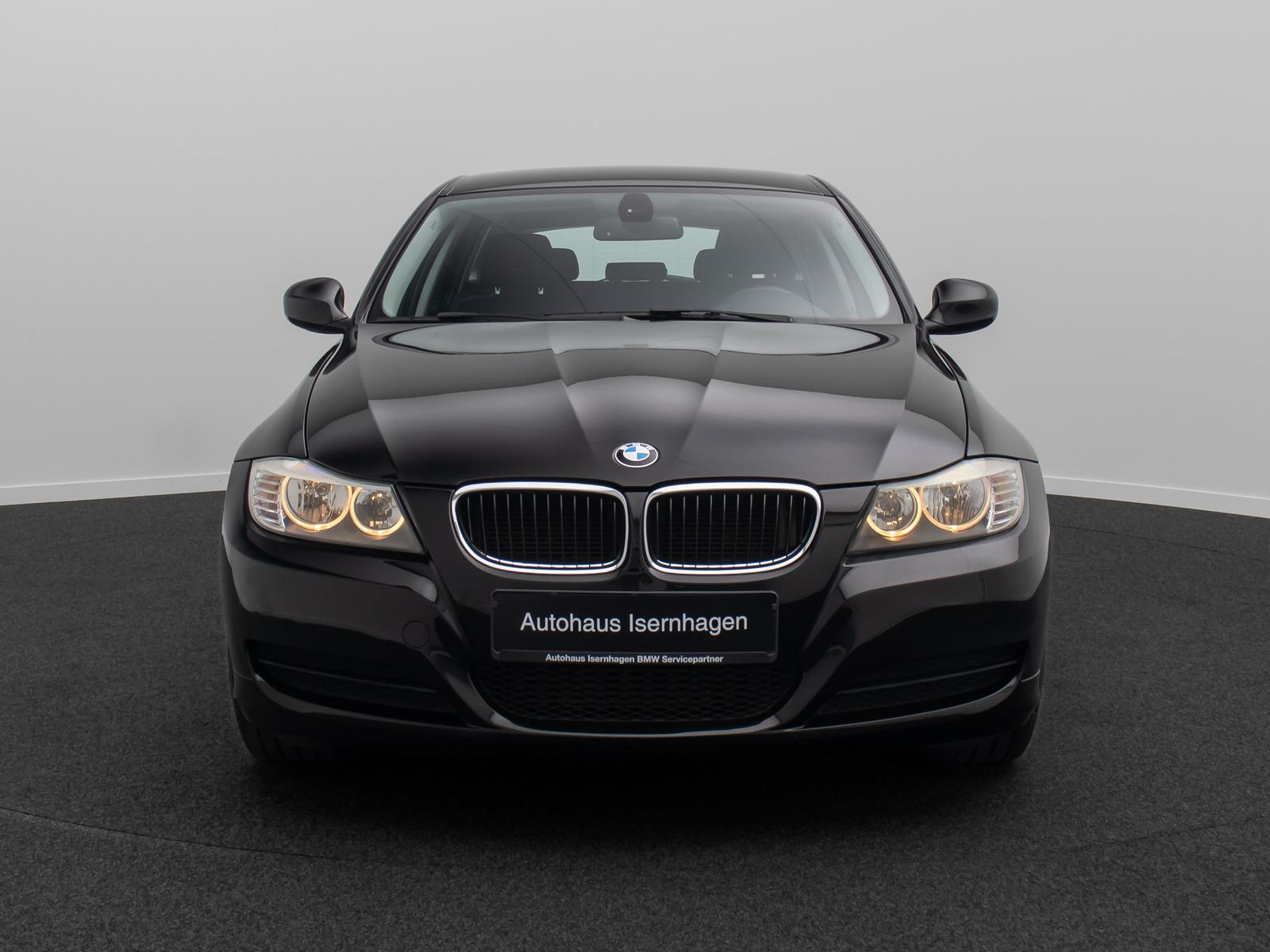 BMW 318 2012 — rear view