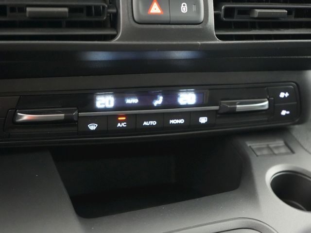 Combo E CARGO EDITION+NAVI+PARKPILOT HIN.+AHK+KE