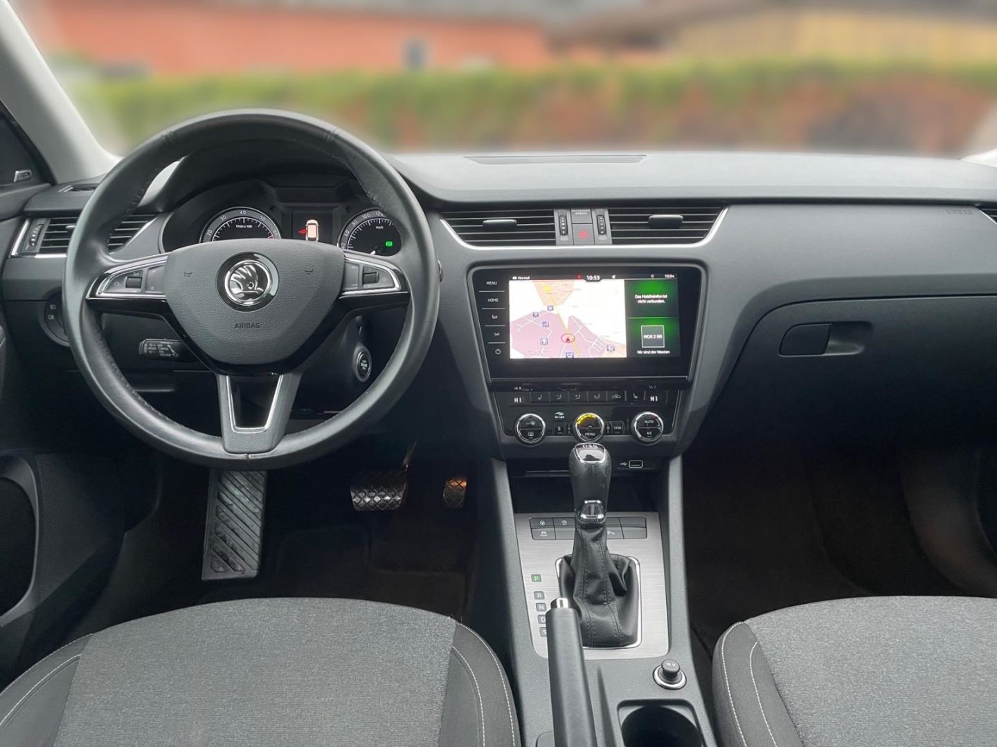 Fahrzeugabbildung SKODA Octavia 1.5 Combi Soleil Standheizung Panorama