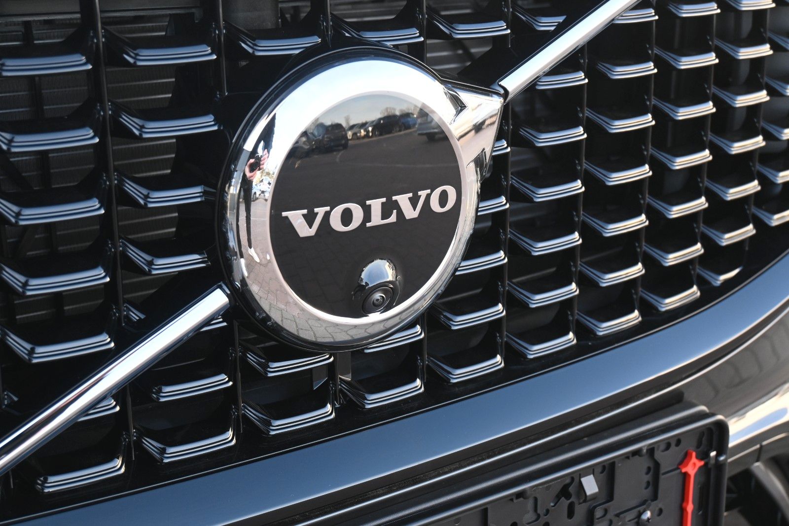 Fahrzeugabbildung Volvo XC60 B5 AWD Ultra Dark*LUFT*360°*ACC*B&W*AHK