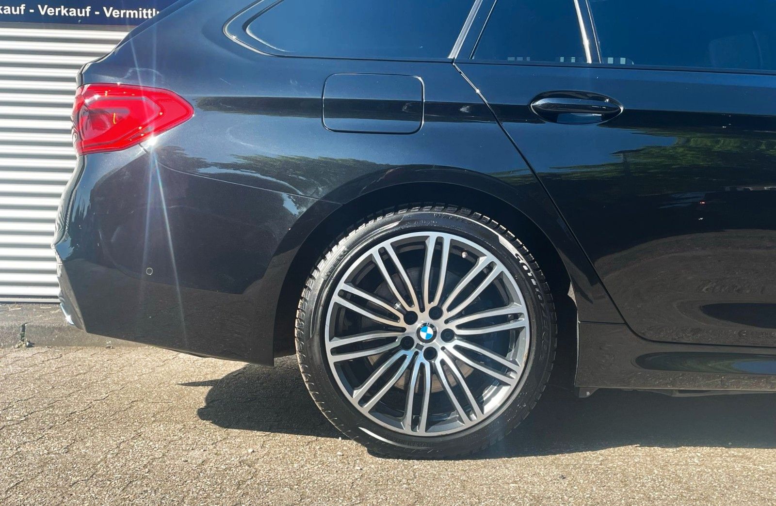 Fahrzeugabbildung BMW 540 d xDrive SAG M SPORT HUD KOMFORTSITZE  DDC