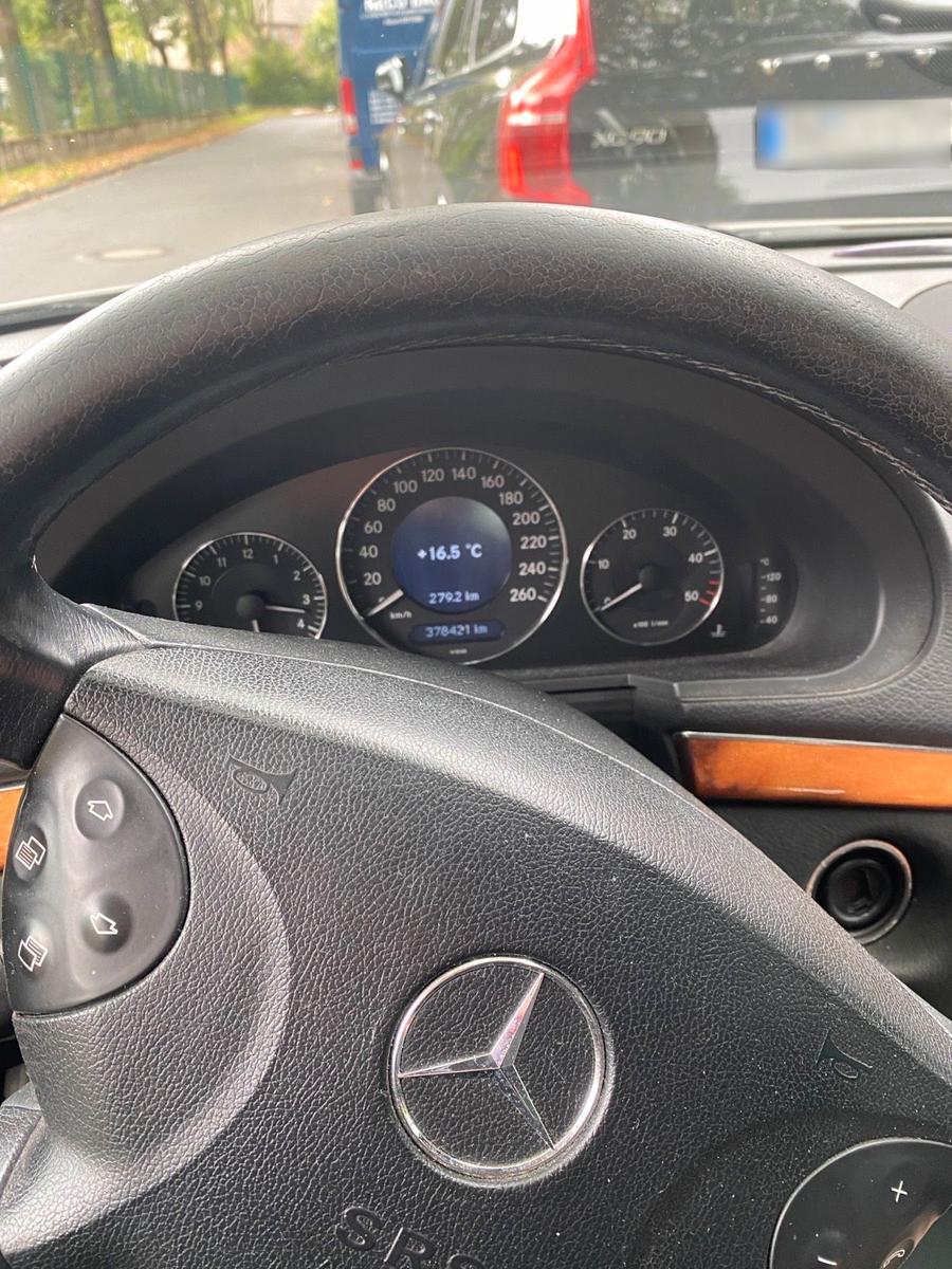 Mercedes-Benz E220 2005 — photo 6
