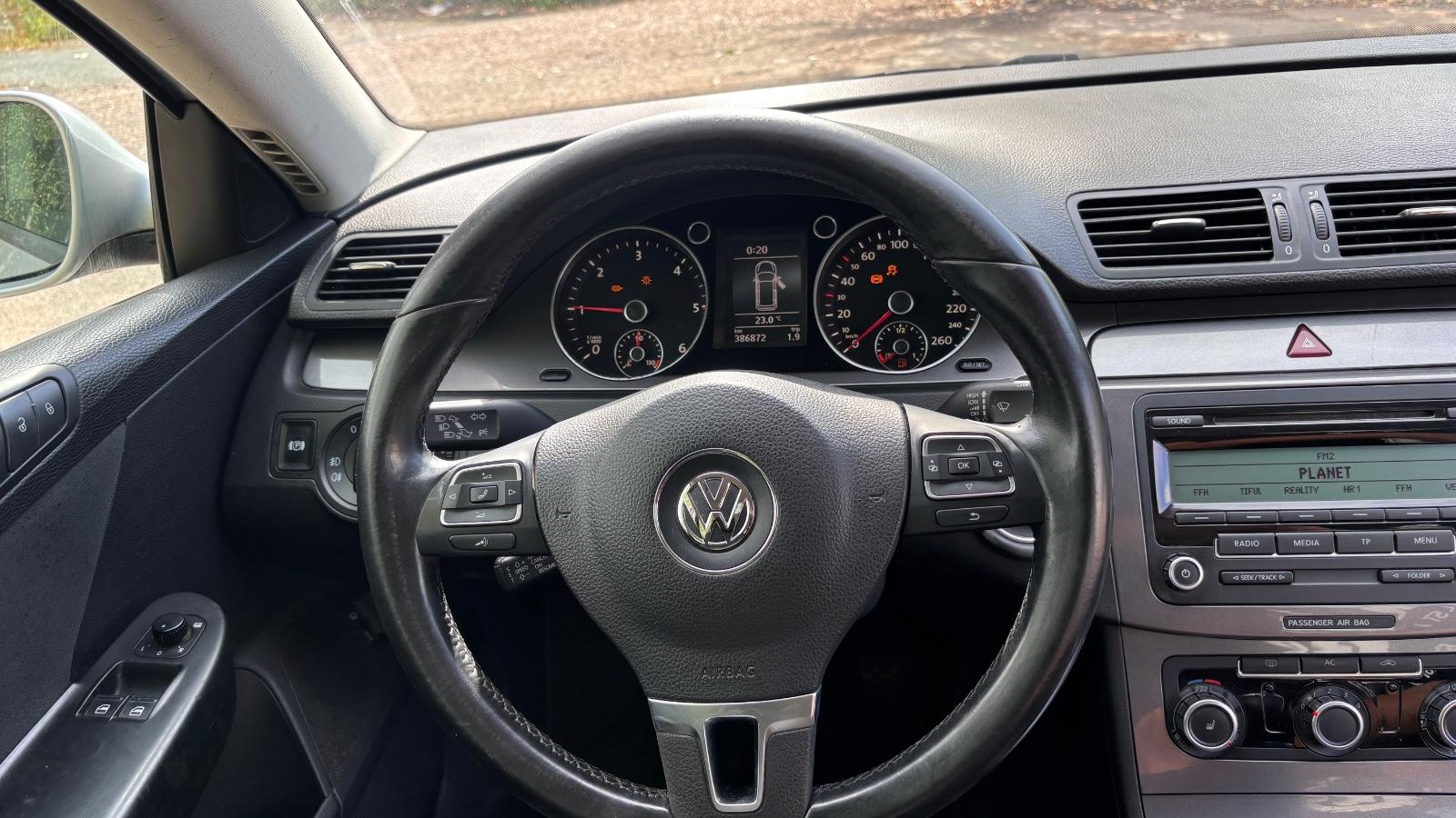 Volkswagen Passat 2010 — photo 15