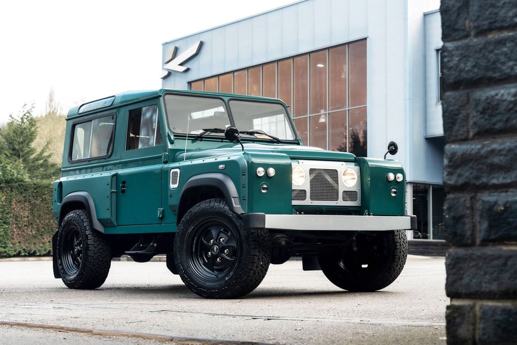 Land Rover Defender
