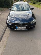 BMW F30 320i - BMW 320: F30