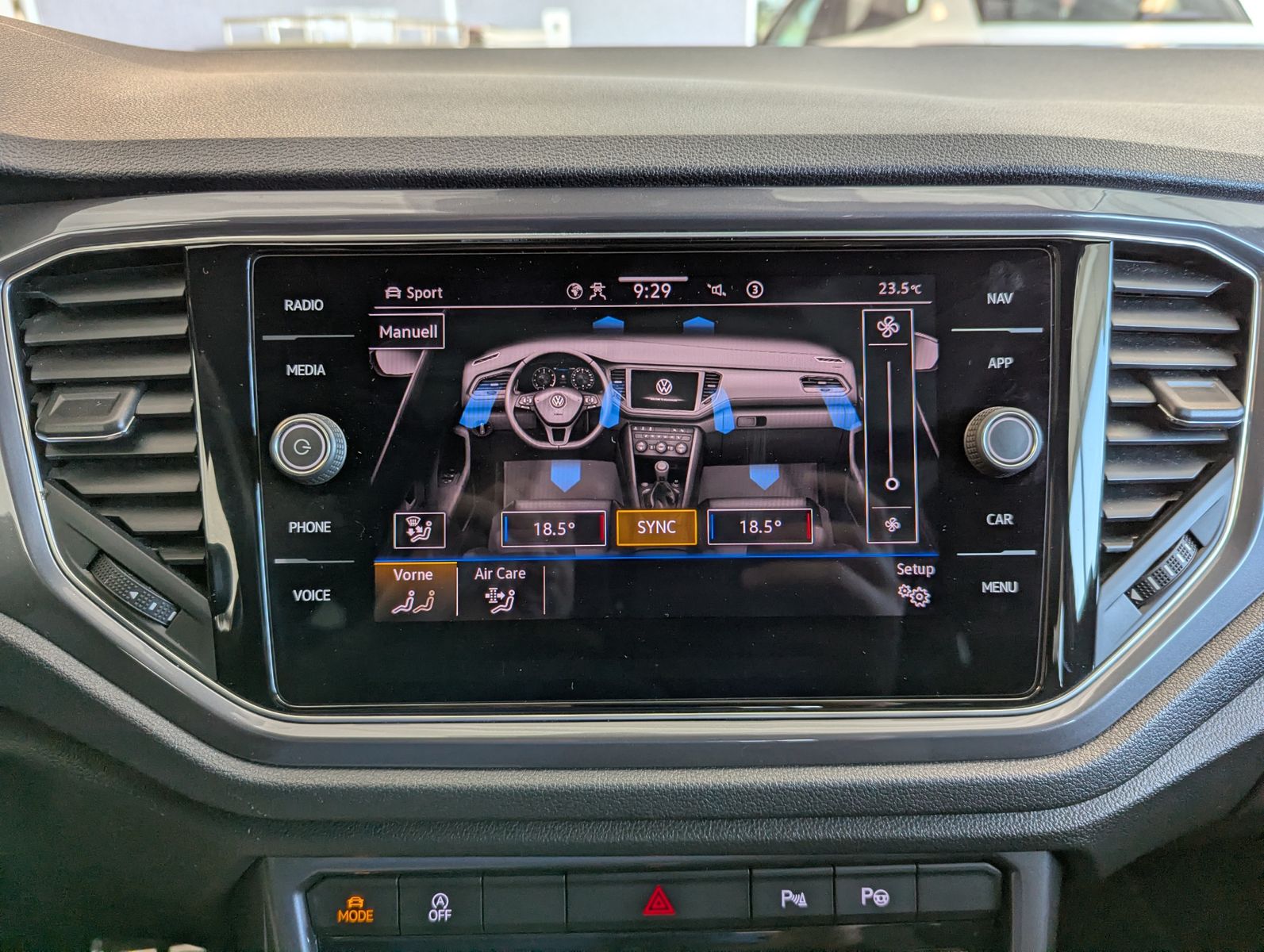Fahrzeugabbildung Volkswagen T-Roc 1.5 TSI DSG 2x R-Line Sport Pano AID LED