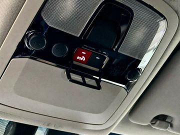 Fahrzeugabbildung Ssangyong Korando **SONDERMODELL RUBY**ASSISTENZSYSTEME**